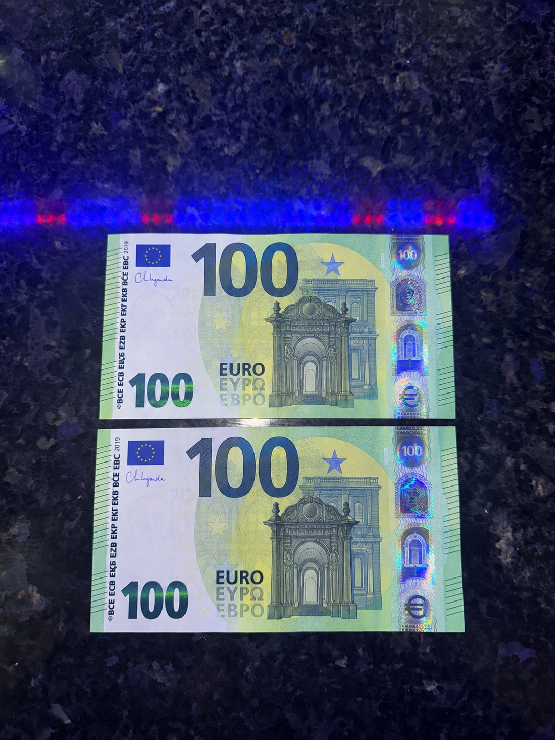 Close-up of supplied €100 production prop notes