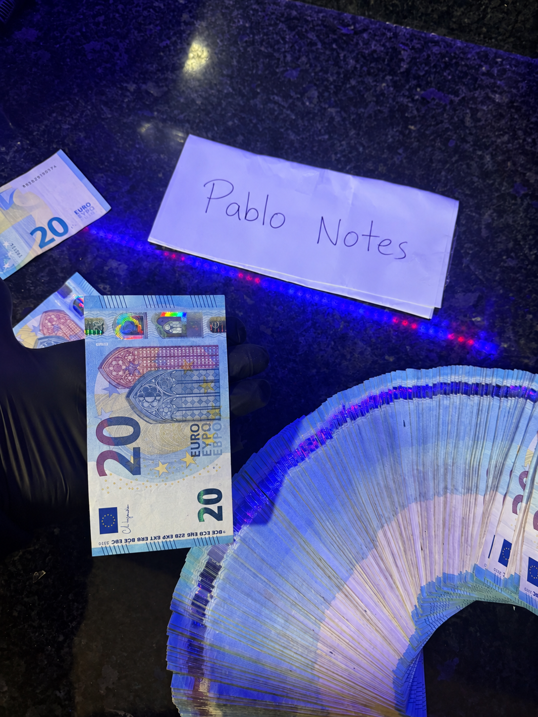 Fan of €20 production prop notes